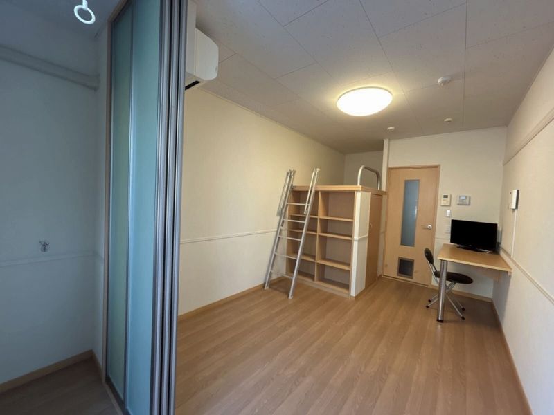 レオパレスルミエール西台 居間