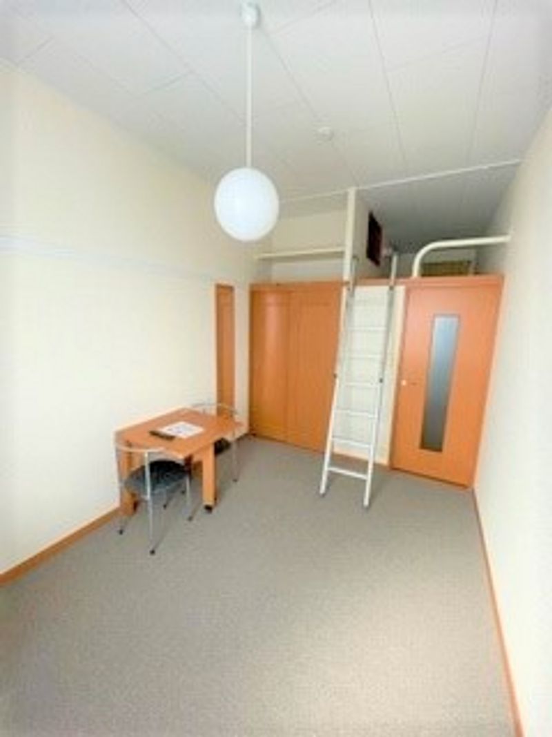 レオパレス城 居間