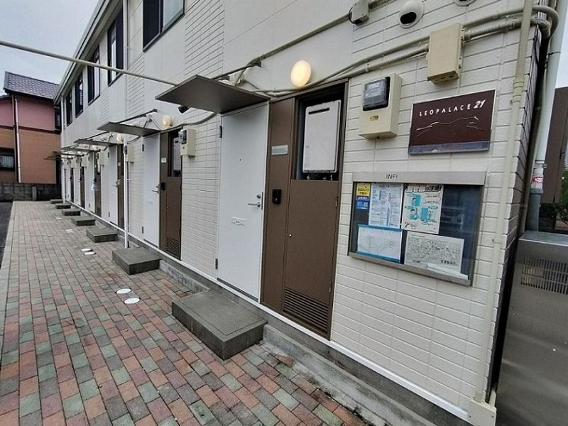 レオパレス内膳 エントランス