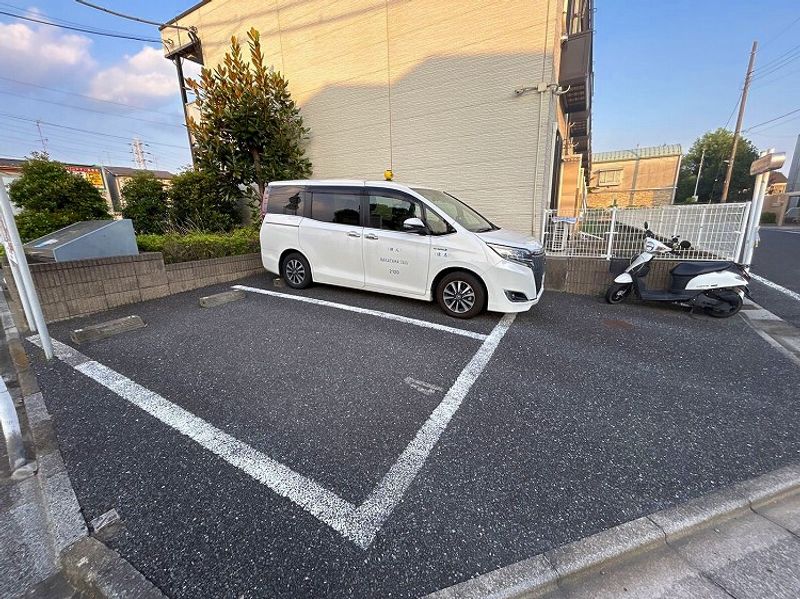 レオパレスｗｉｓｔｅｒｉａ 駐車場