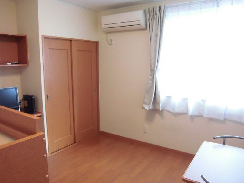 レオパレスシーダー　２ 収納