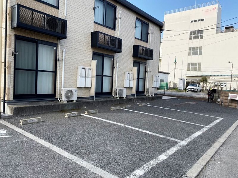 レオパレスフリーダ 駐車場