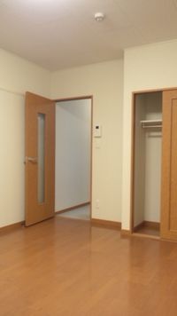 レオパレスハイサンドヴィラ 居間