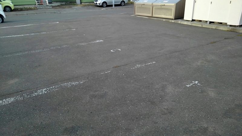 レオパレスサンブリッジⅧ 駐車場