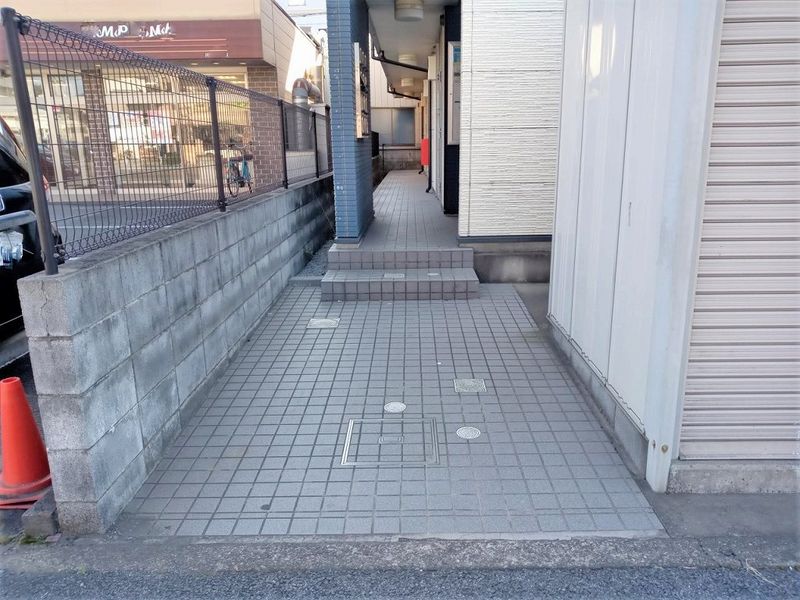 レオパレスヴァンサンカン エントランス