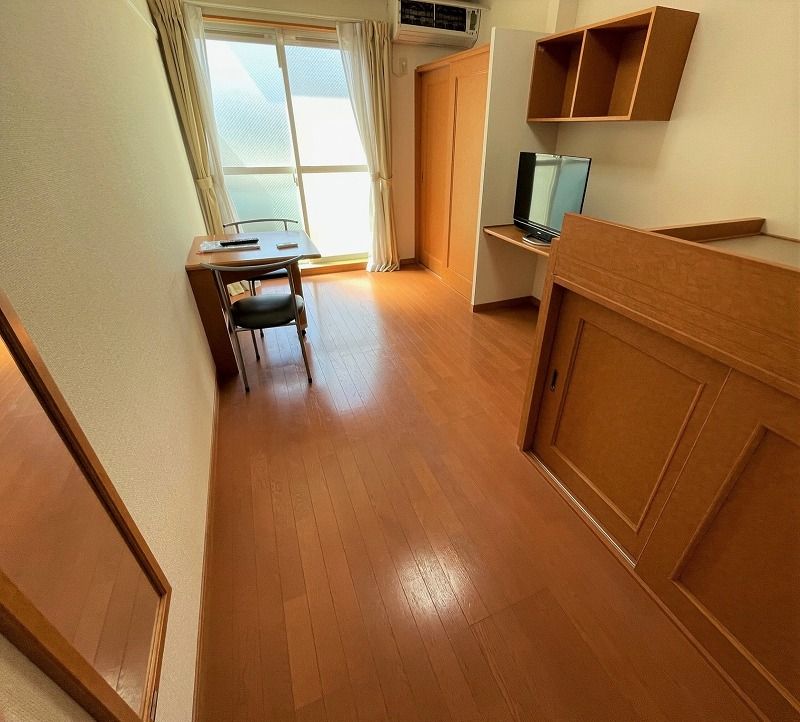 レオパレスブルーメハイム高田 居間