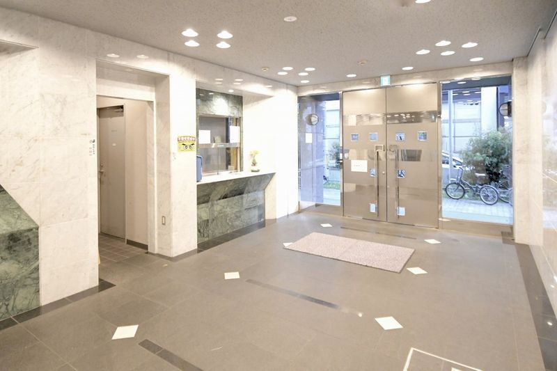 レオパレスＦｌａｔ新栄 エントランス