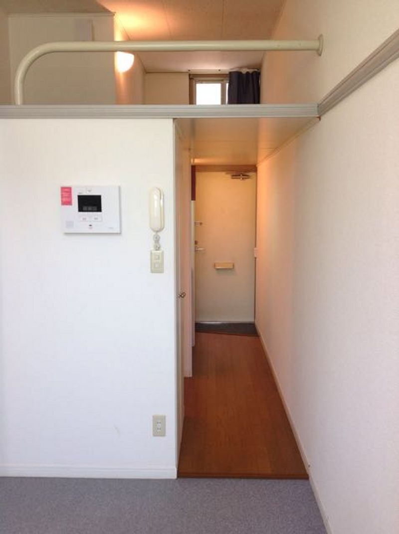 leopalace TRIP TO THE MOON 현관