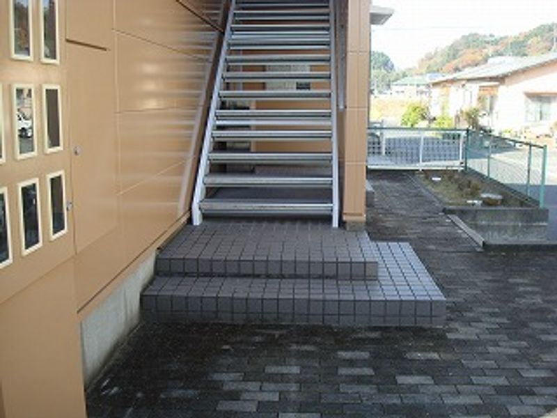 レオパレス向日葵 エントランス