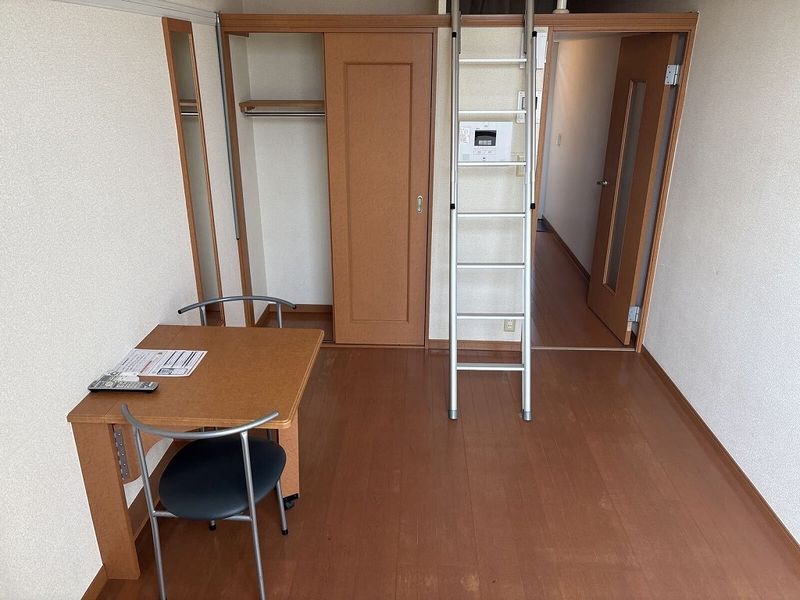 レオパレスかなめ２ 居間