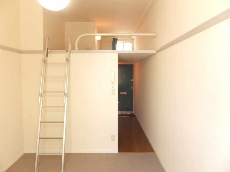 レオパレスカメリア四番館 居間