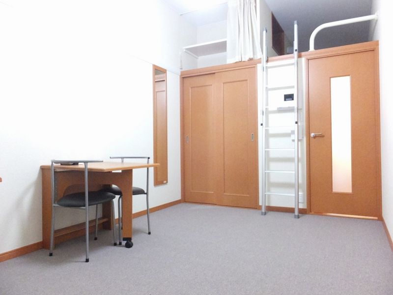 レオパレスプロミネンス 居間