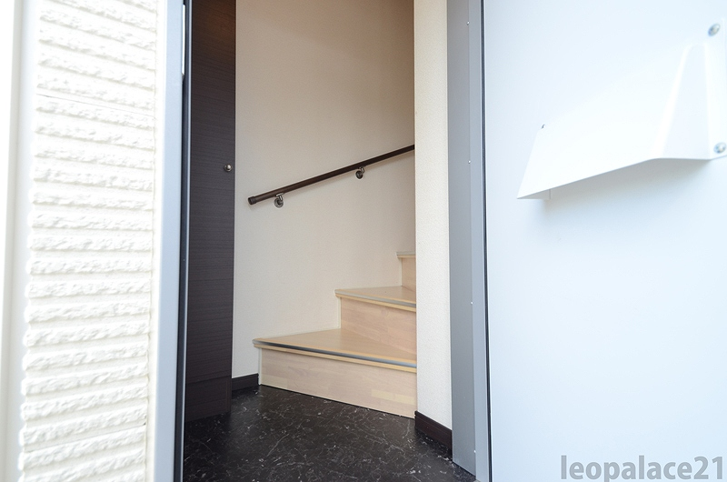 LEONEXT Derniedomir 현관