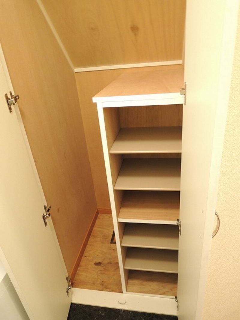 レオパレス白井 玄関
