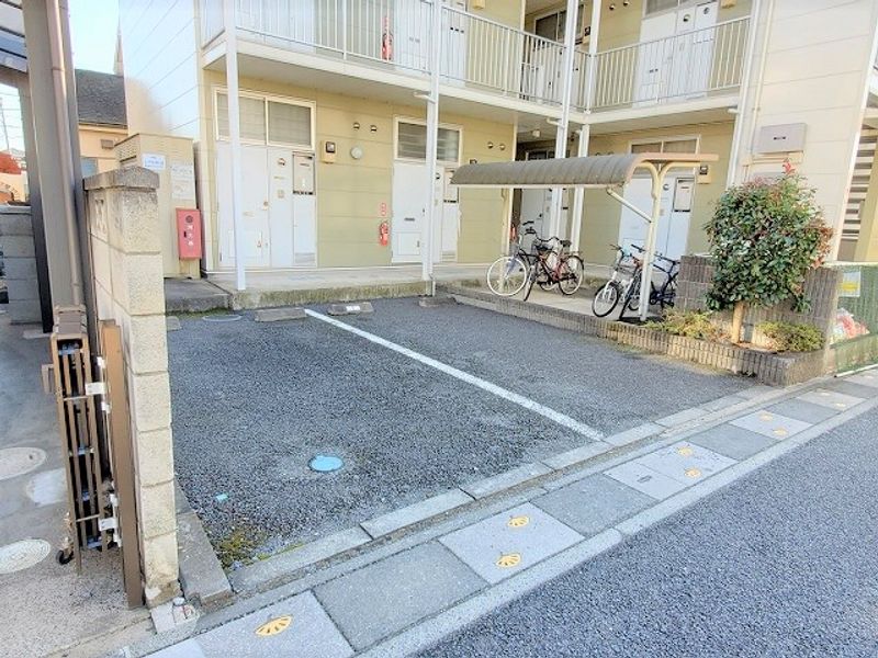 レオパレスプリムローズ 駐車場