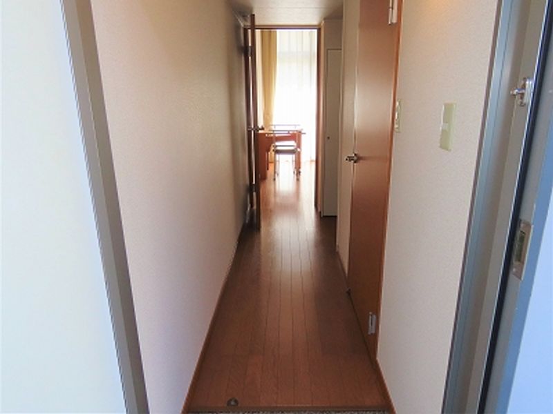 レオパレスカサブランカ 玄関