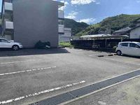 レオパレスまほろば高見 駐車場
