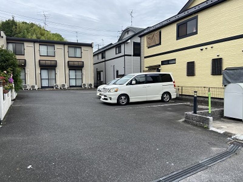 レオパレスメイプル宮島 駐車場