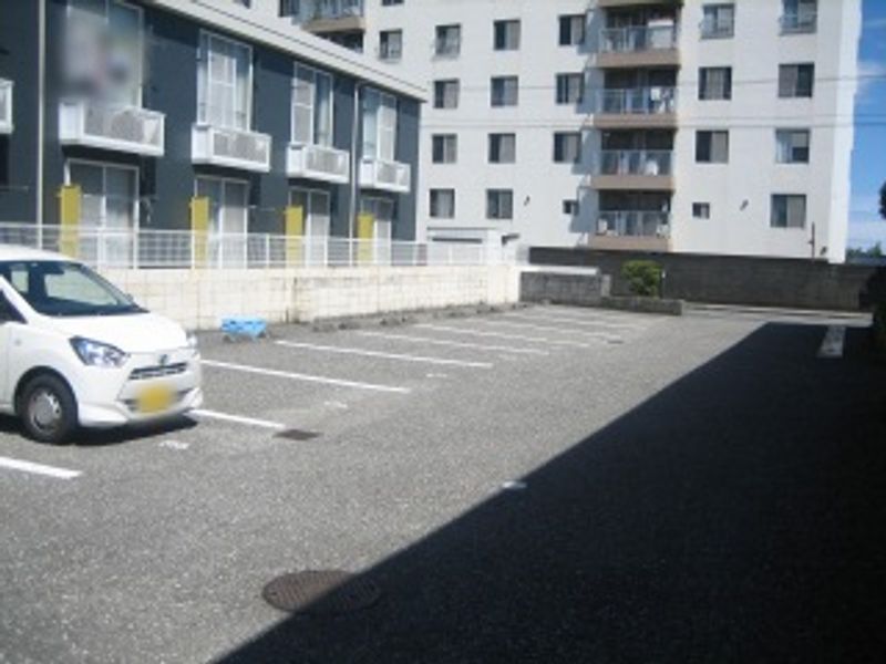 レオパレスＮｕｅｖｏＰｉｎａｒ 駐車場
