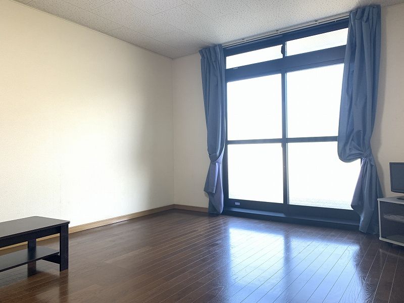 レオパレスリバーサイド 寝室