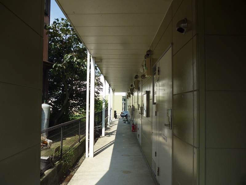 レオパレスＣｏｍｏｄｏⅠ 玄関