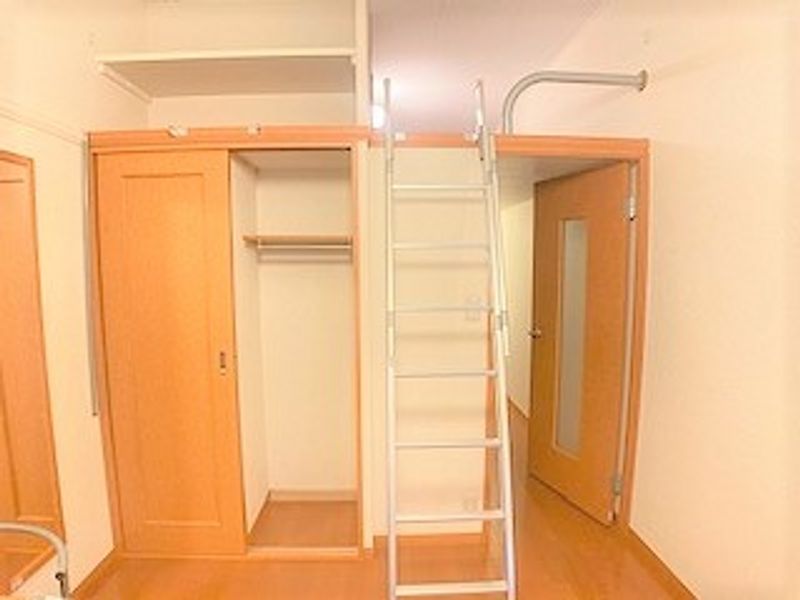 レオパレスパティオ仁川 寝室