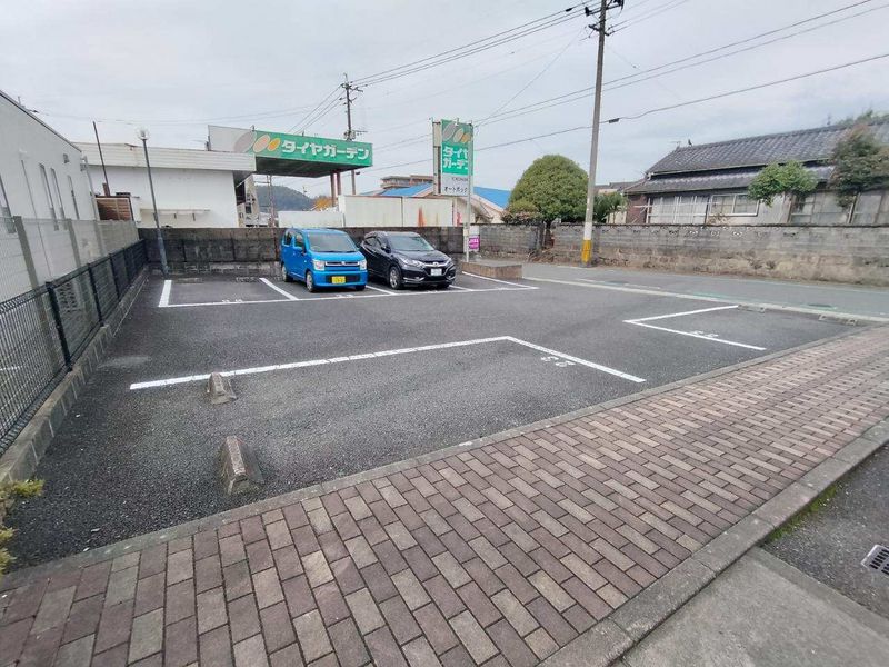 レオネクストアベリア 駐車場