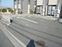 レオパレスファミールＡ 駐車場