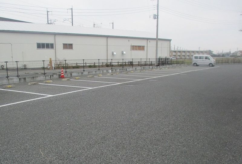 レオパレスおかのごう 駐車場
