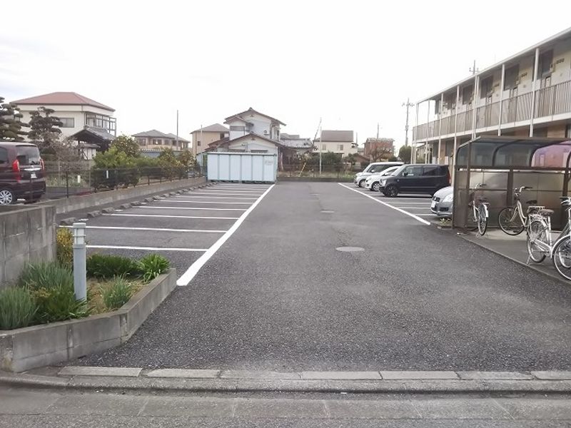 レオパレス緑園邸 駐車場
