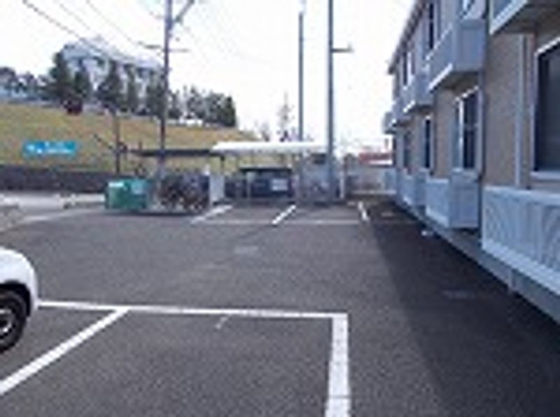 レオパレス東北学院前 駐車場