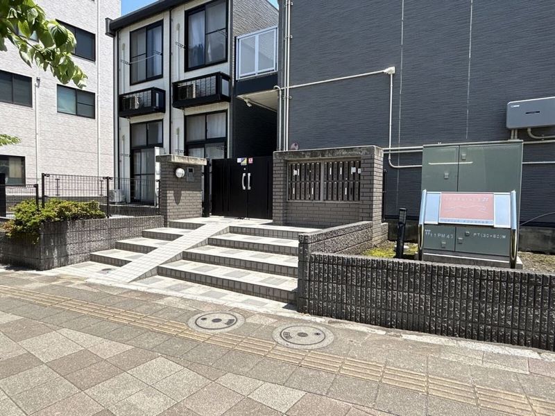 レオパレスメゾンリベルテ エントランス