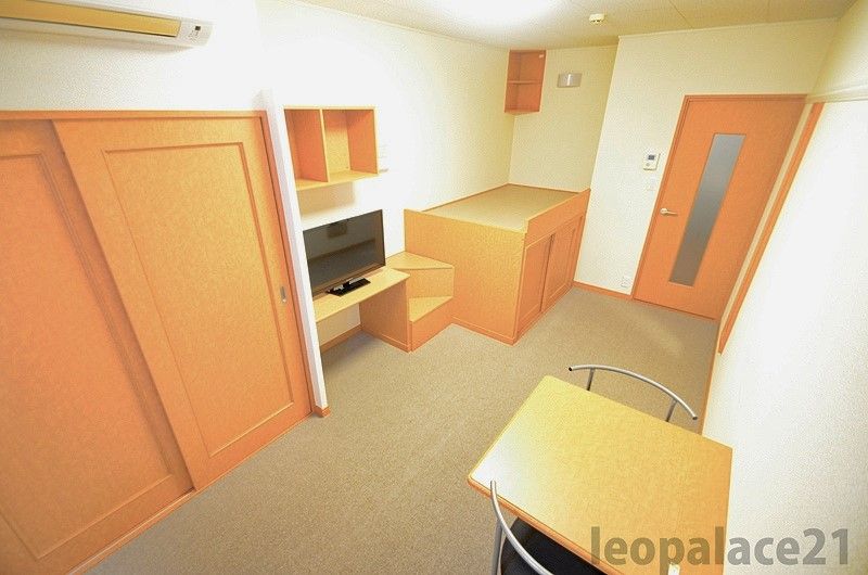 レオパレスイーストコート久原郷 居間