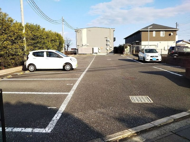 レオパレスサンフラワーつくば 駐車場