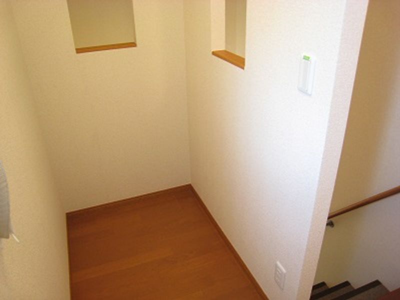 レオパレスポポラーレ 収納