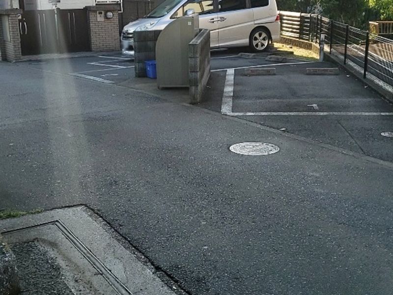 レオパレスパレスブリーズ 駐車場