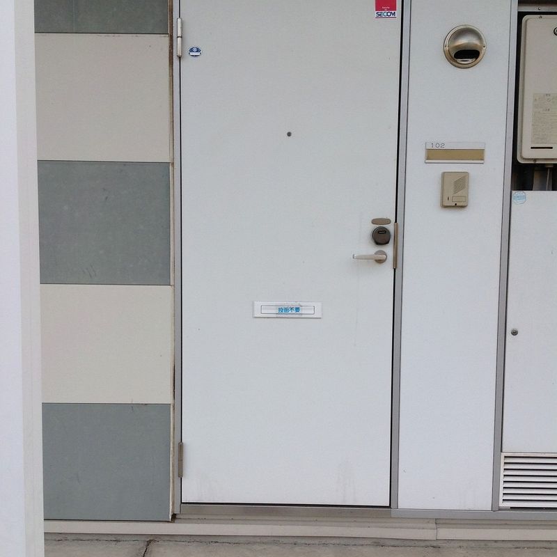 レオパレスアムール 玄関