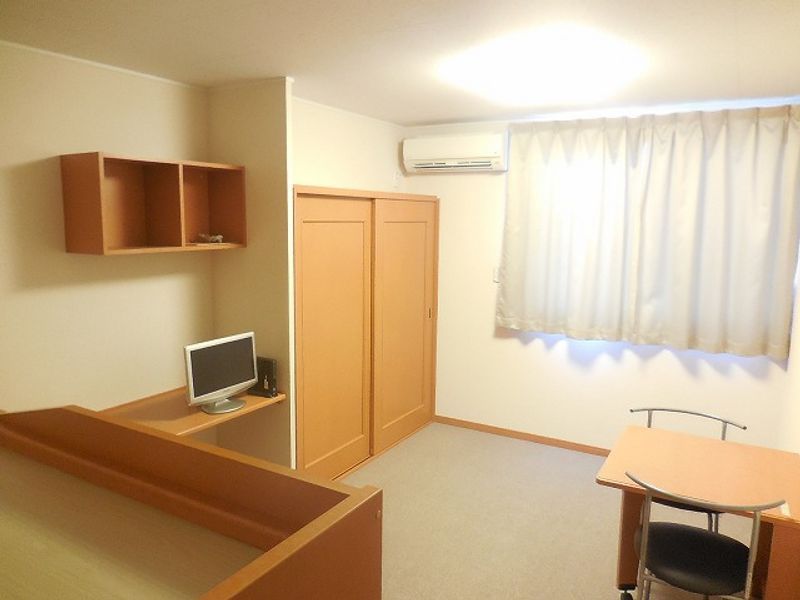 レオパレスリバストン　寄居 居間