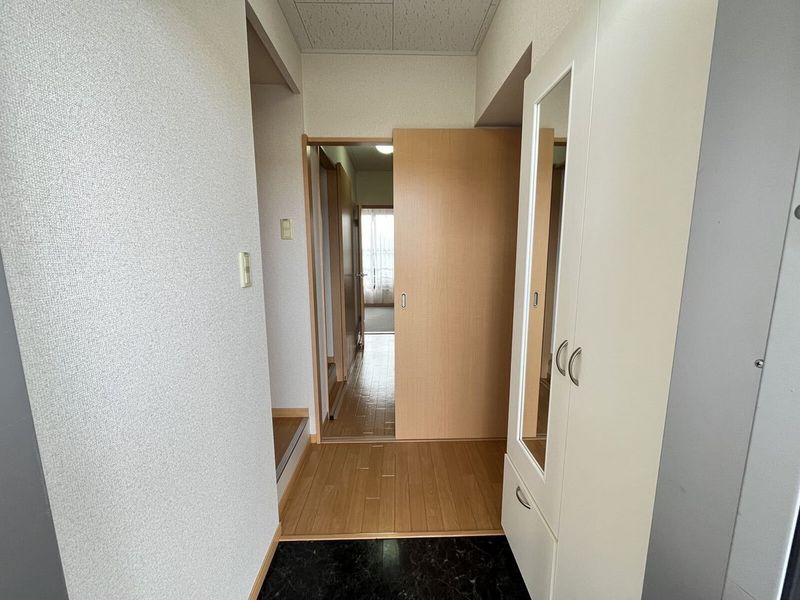 leopalace Kirara C 玄关