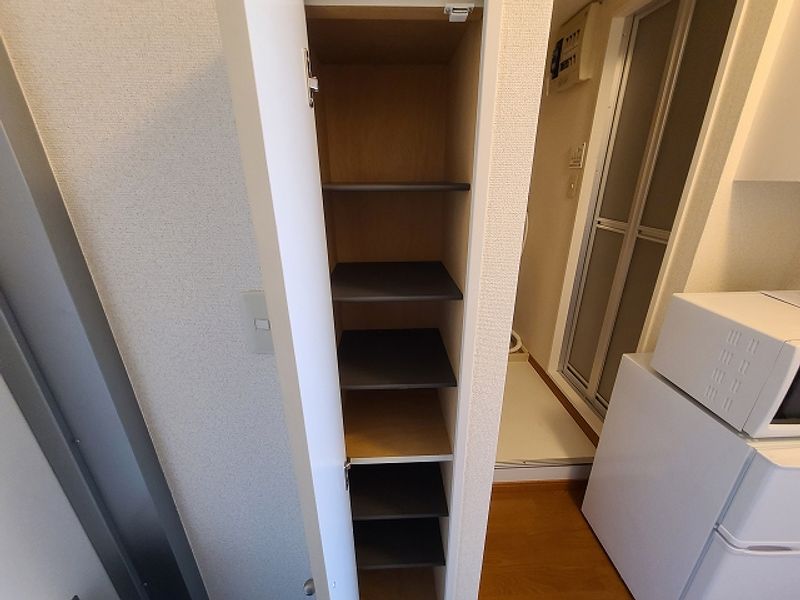 レオパレスアツモリ 玄関