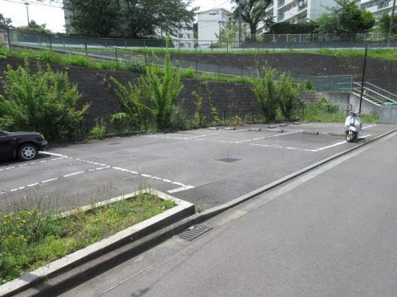 レオパレスＨＩＮＯＤＥ 駐車場