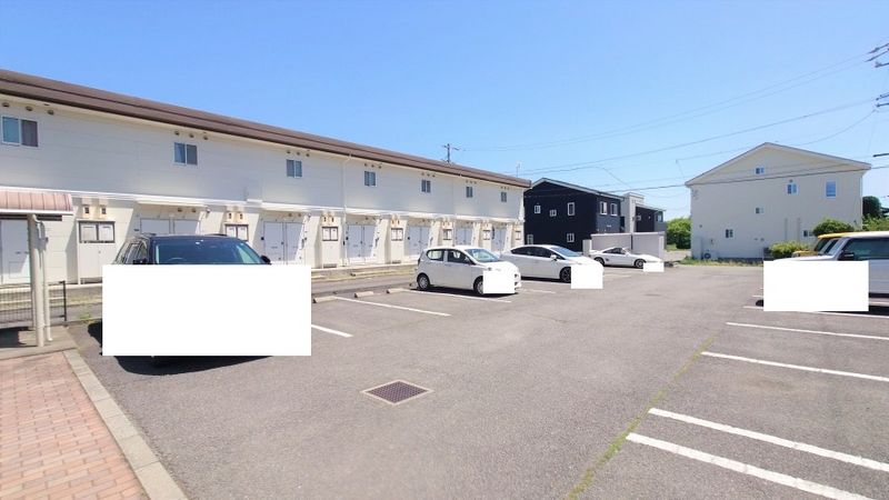 レオパレスラ・ティーダ 駐車場
