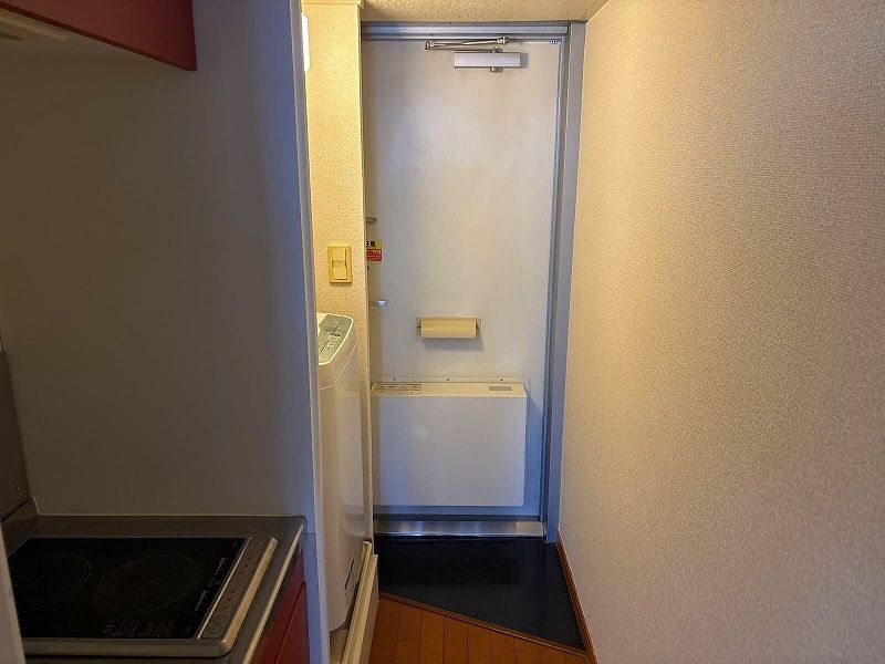 レオパレスＱＵＡＴＲＥ 玄関