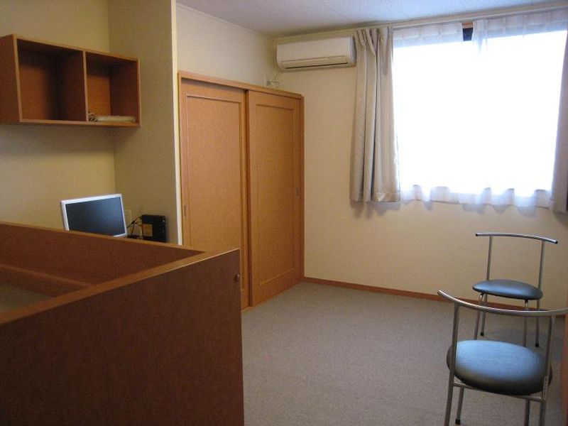 レオパレス山崎Ａ 居間