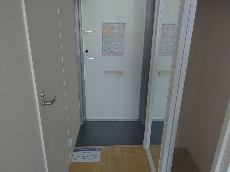 レオパレスふなとやま 玄関