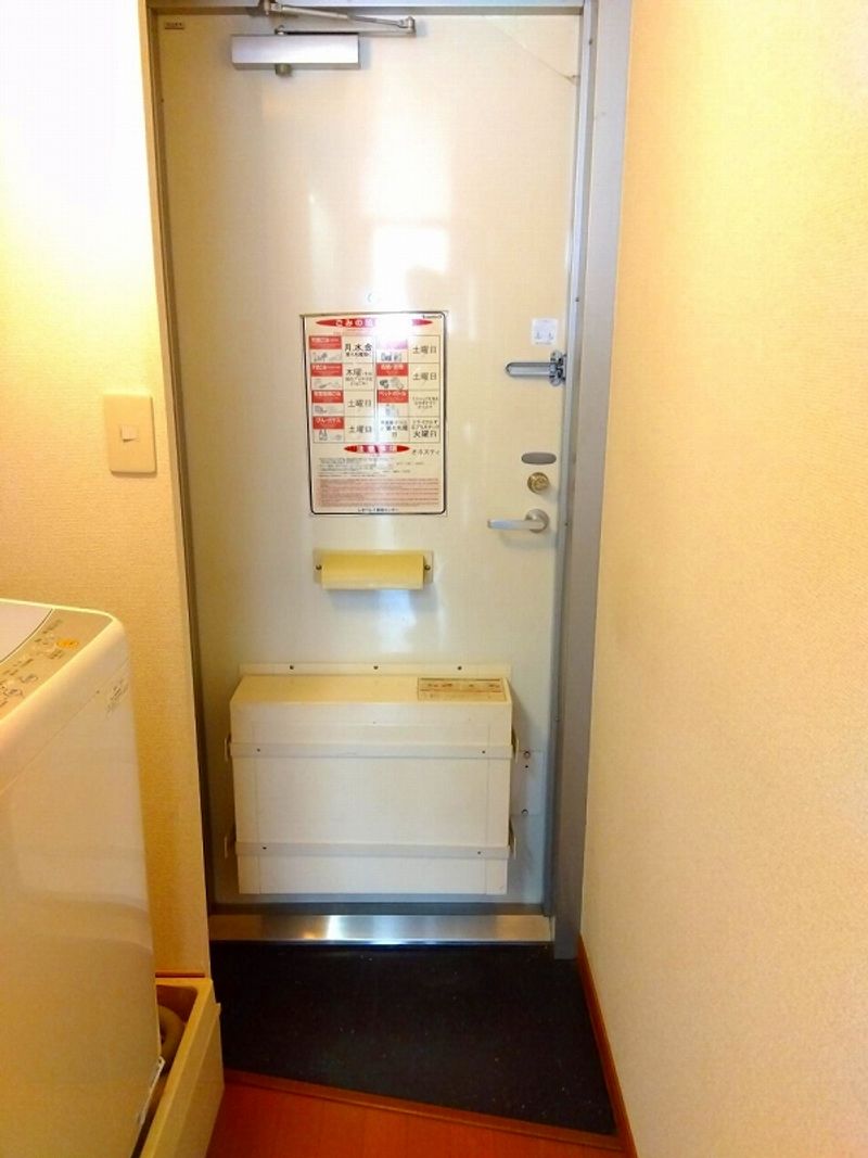 レオパレスオネスティ 玄関