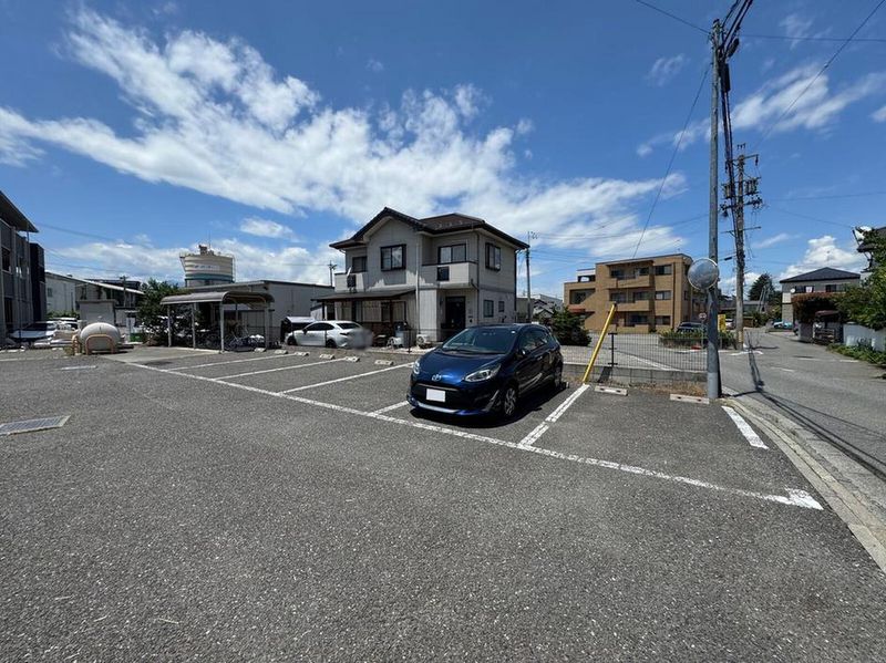 レオパレス隼 駐車場