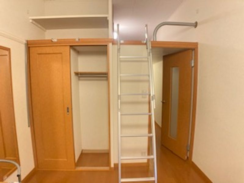 レオパレスパティオ仁川 居間