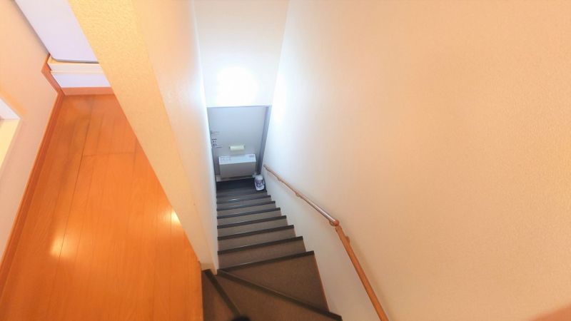 レオパレスメイプル 玄関