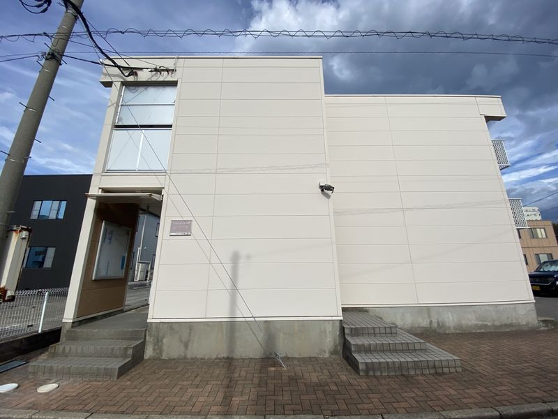 レオパレスＣａｍｅｒｉａ御経塚 外観